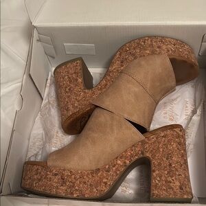 Stylish Tan Platform Sandals